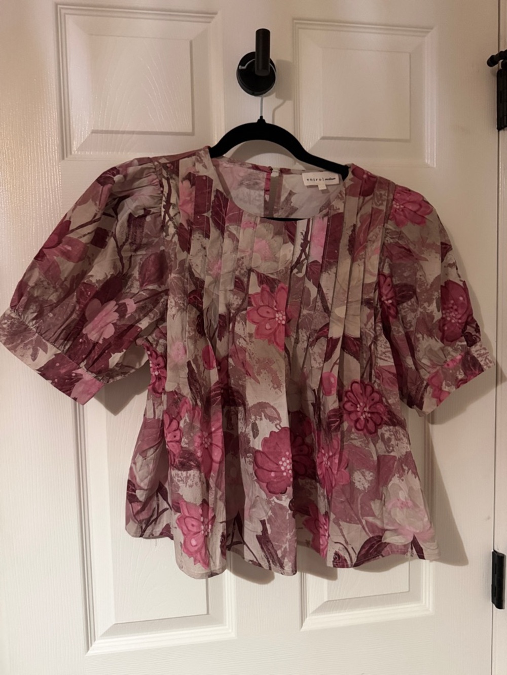 entro Pink Floral Pleated Short-Sleeve Blouse